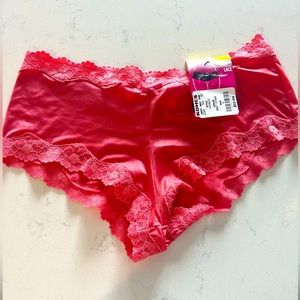 NWT Maiden Form Size Medium Luxury Lacy Panties